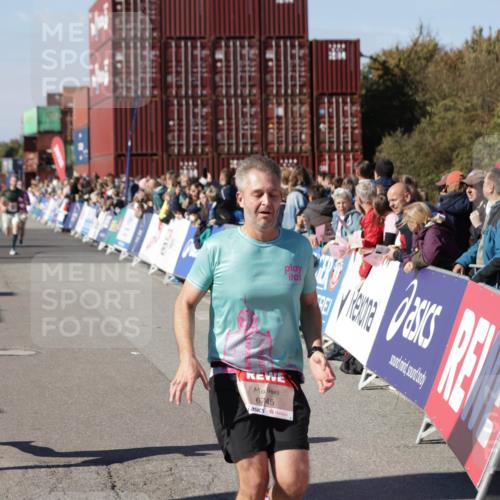 03.10.2025 - Köhlbrandbrückenlauf Jannik Wohlers http://msf.ph/oto/9125086 03.10.2025 13:06:53 Ziel 4152, 4249, 5963, 5971, 6056, 6089, 6745, 6799 meine-sportfotos.de