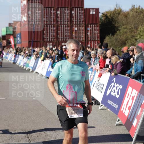 03.10.2025 - Köhlbrandbrückenlauf Jannik Wohlers http://msf.ph/oto/9125092 03.10.2025 13:06:53 Ziel 4152, 4249, 5963, 5971, 6056, 6089, 6745, 6799 meine-sportfotos.de