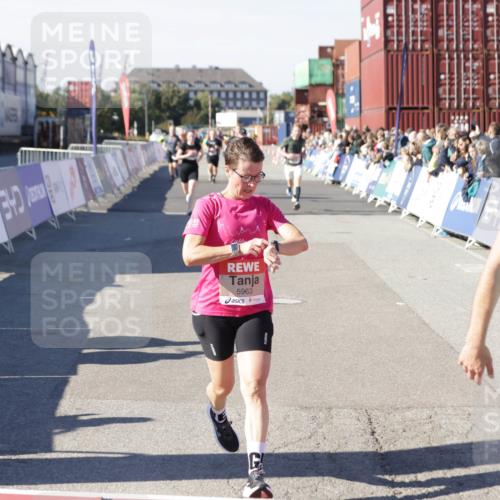 03.10.2025 - Köhlbrandbrückenlauf Jannik Wohlers http://msf.ph/oto/9125100 03.10.2025 13:06:54 Ziel 4152, 4249, 5963, 6056, 6089, 6745, 6799 meine-sportfotos.de