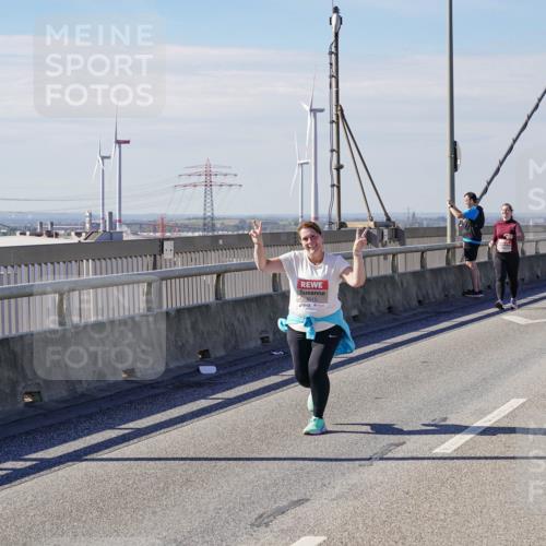 03.10.2025 - Köhlbrandbrückenlauf Michael Burmester http://msf.ph/oto/9125102 03.10.2025 13:08:28 Position 2 5015 meine-sportfotos.de