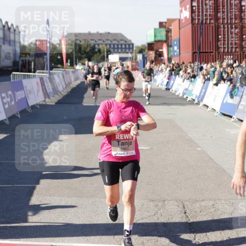 03.10.2025 - Köhlbrandbrückenlauf Jannik Wohlers http://msf.ph/oto/9125103 03.10.2025 13:06:54 Ziel 4152, 4249, 5963, 6056, 6089, 6745, 6799 meine-sportfotos.de