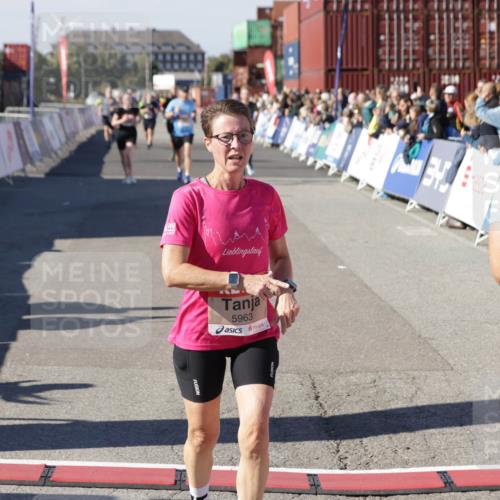 03.10.2025 - Köhlbrandbrückenlauf Jannik Wohlers http://msf.ph/oto/9125129 03.10.2025 13:06:54 Ziel 4152, 4249, 5963, 6056, 6089, 6745, 6799 meine-sportfotos.de