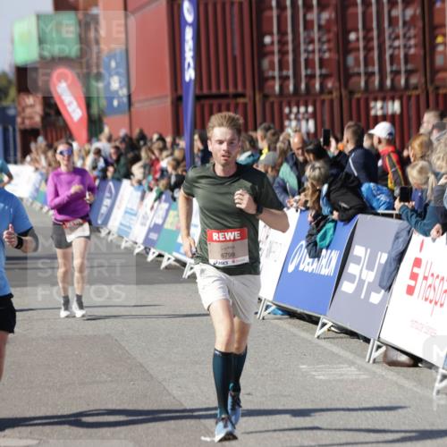 03.10.2025 - Köhlbrandbrückenlauf Jannik Wohlers http://msf.ph/oto/9125141 03.10.2025 13:06:57 Ziel 4152, 4249, 4451, 4588, 5963, 6056, 6423, 6745, 6799 meine-sportfotos.de