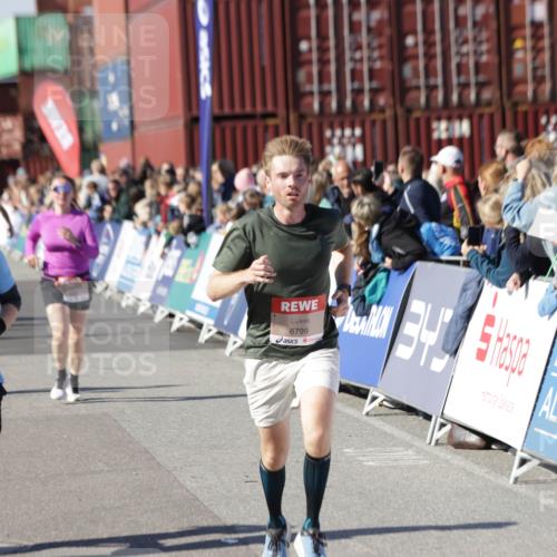 03.10.2025 - Köhlbrandbrückenlauf Jannik Wohlers http://msf.ph/oto/9125154 03.10.2025 13:06:58 Ziel 4152, 4249, 4451, 4588, 5963, 6056, 6423, 6427, 6745, 6799, 6822 meine-sportfotos.de