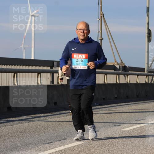 03.10.2025 - Köhlbrandbrückenlauf Strokosch-Dieckow http://msf.ph/oto/9125163 03.10.2025 10:07:18 Position 2 3517 meine-sportfotos.de