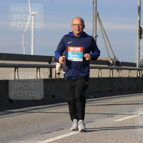 03.10.2025 - Köhlbrandbrückenlauf Strokosch-Dieckow http://msf.ph/oto/9125165 03.10.2025 10:07:18 Position 2 3517 meine-sportfotos.de