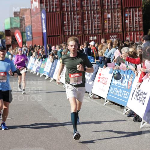 03.10.2025 - Köhlbrandbrückenlauf Jannik Wohlers http://msf.ph/oto/9125174 03.10.2025 13:06:58 Ziel 4152, 4249, 4451, 4588, 5963, 6056, 6423, 6427, 6745, 6799, 6822 meine-sportfotos.de