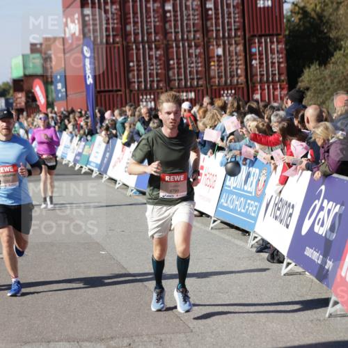 03.10.2025 - Köhlbrandbrückenlauf Jannik Wohlers http://msf.ph/oto/9125186 03.10.2025 13:06:58 Ziel 4152, 4249, 4451, 4588, 5963, 6056, 6423, 6427, 6745, 6799, 6822 meine-sportfotos.de
