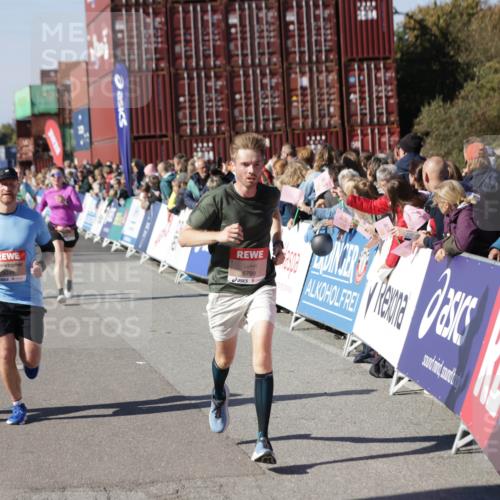 03.10.2025 - Köhlbrandbrückenlauf Jannik Wohlers http://msf.ph/oto/9125189 03.10.2025 13:06:58 Ziel 4152, 4249, 4451, 4588, 5963, 6056, 6423, 6427, 6745, 6799, 6822 meine-sportfotos.de