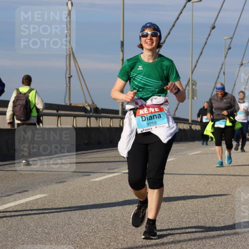 03.10.2025 - Köhlbrandbrückenlauf Strokosch-Dieckow http://msf.ph/oto/9125190 03.10.2025 10:07:19 Position 2 3517, 3258 meine-sportfotos.de