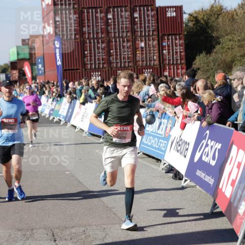 03.10.2025 - Köhlbrandbrückenlauf Jannik Wohlers http://msf.ph/oto/9125194 03.10.2025 13:06:59 Ziel 4152, 4249, 4451, 4588, 5963, 6423, 6427, 6745, 6799, 6822 meine-sportfotos.de