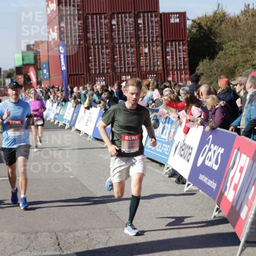 03.10.2025 - Köhlbrandbrückenlauf Jannik Wohlers http://msf.ph/oto/9125196 03.10.2025 13:06:59 Ziel 4152, 4249, 4451, 4588, 5963, 6423, 6427, 6745, 6799, 6822 meine-sportfotos.de