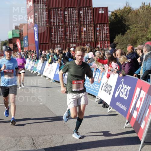 03.10.2025 - Köhlbrandbrückenlauf Jannik Wohlers http://msf.ph/oto/9125198 03.10.2025 13:06:59 Ziel 4152, 4249, 4451, 4588, 5963, 6423, 6427, 6745, 6799, 6822 meine-sportfotos.de