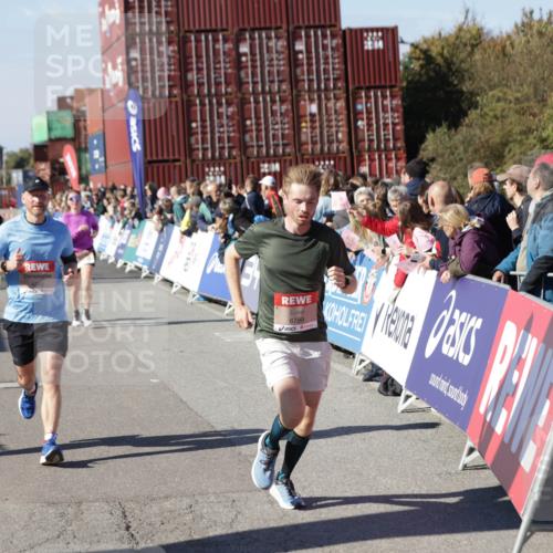 03.10.2025 - Köhlbrandbrückenlauf Jannik Wohlers http://msf.ph/oto/9125201 03.10.2025 13:06:59 Ziel 4152, 4249, 4451, 4588, 5963, 6423, 6427, 6745, 6799, 6822 meine-sportfotos.de