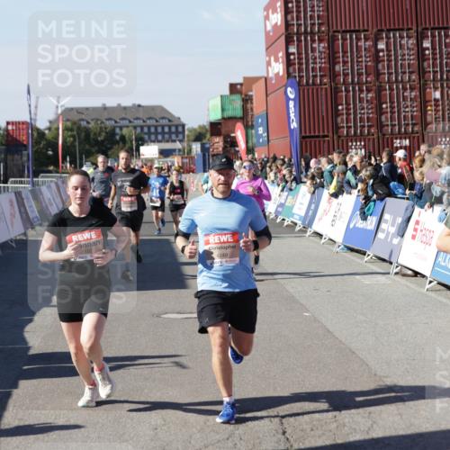 03.10.2025 - Köhlbrandbrückenlauf Jannik Wohlers http://msf.ph/oto/9125204 03.10.2025 13:06:59 Ziel 4152, 4249, 4451, 4588, 5963, 6423, 6427, 6745, 6799, 6822 meine-sportfotos.de