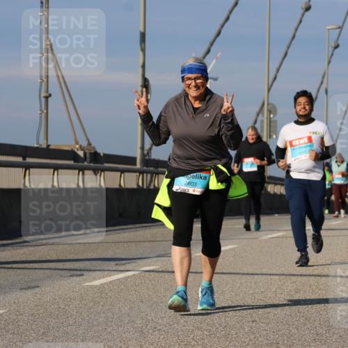03.10.2025 - Köhlbrandbrückenlauf Strokosch-Dieckow http://msf.ph/oto/9125207 03.10.2025 10:07:23 Position 2 2603, 3347 meine-sportfotos.de