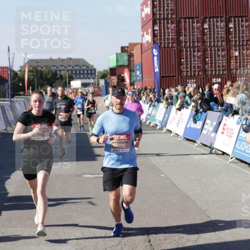 03.10.2025 - Köhlbrandbrückenlauf Jannik Wohlers http://msf.ph/oto/9125210 03.10.2025 13:06:59 Ziel 4152, 4249, 4451, 4588, 5963, 6423, 6427, 6745, 6799, 6822 meine-sportfotos.de