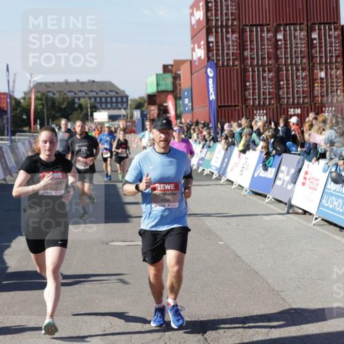 03.10.2025 - Köhlbrandbrückenlauf Jannik Wohlers http://msf.ph/oto/9125212 03.10.2025 13:06:59 Ziel 4152, 4249, 4451, 4588, 5963, 6423, 6427, 6745, 6799, 6822 meine-sportfotos.de