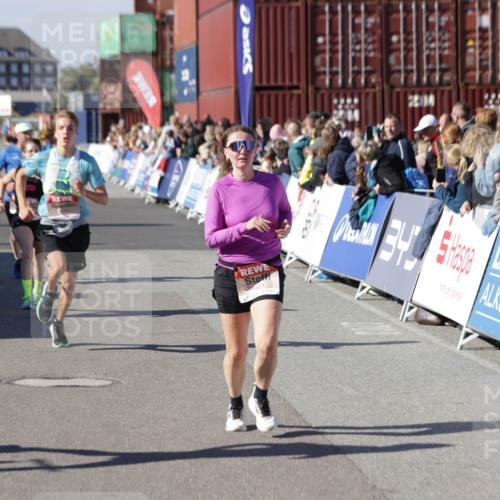 03.10.2025 - Köhlbrandbrückenlauf Jannik Wohlers http://msf.ph/oto/9125256 03.10.2025 13:07:01 Ziel 4152, 4249, 4451, 4588, 4804, 5963, 6065, 6423, 6427, 6745, 6799, 6822 meine-sportfotos.de