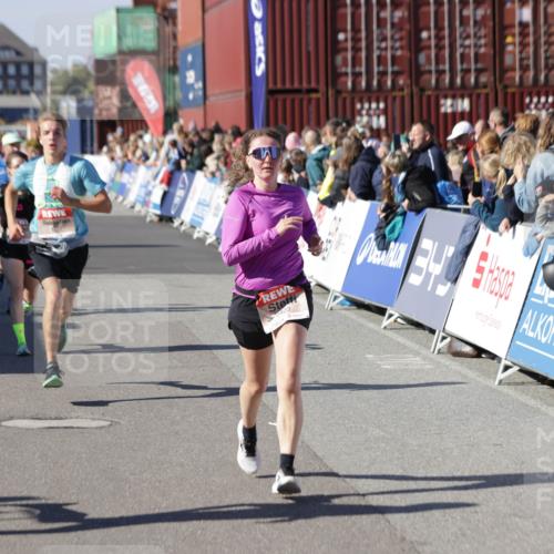 03.10.2025 - Köhlbrandbrückenlauf Jannik Wohlers http://msf.ph/oto/9125261 03.10.2025 13:07:01 Ziel 4152, 4249, 4451, 4588, 4804, 5963, 6065, 6423, 6427, 6745, 6799, 6822 meine-sportfotos.de