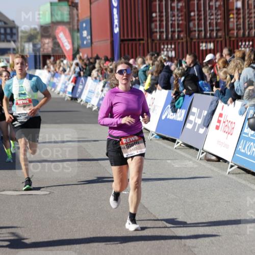 03.10.2025 - Köhlbrandbrückenlauf Jannik Wohlers http://msf.ph/oto/9125266 03.10.2025 13:07:01 Ziel 4152, 4249, 4451, 4588, 4804, 5963, 6065, 6423, 6427, 6745, 6799, 6822 meine-sportfotos.de