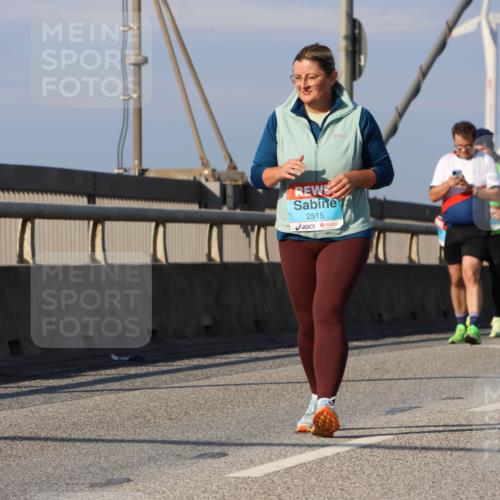 03.10.2025 - Köhlbrandbrückenlauf Strokosch-Dieckow http://msf.ph/oto/9125282 03.10.2025 10:07:39 Position 2 2515 meine-sportfotos.de
