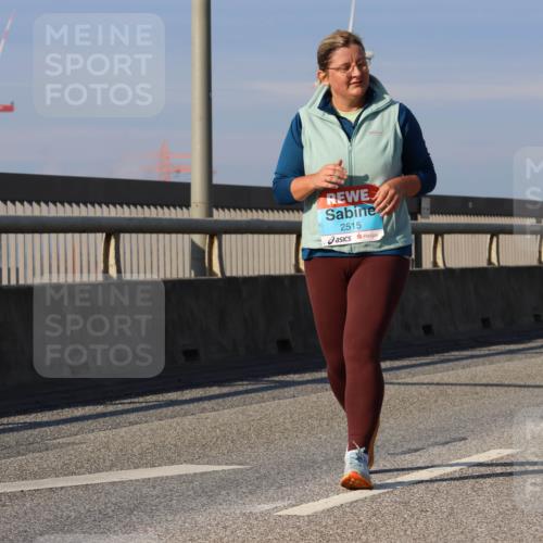 03.10.2025 - Köhlbrandbrückenlauf Strokosch-Dieckow http://msf.ph/oto/9125291 03.10.2025 10:07:43 Position 2 2515 meine-sportfotos.de