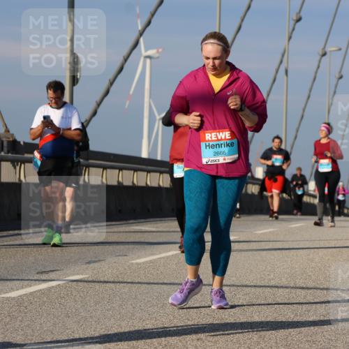 03.10.2025 - Köhlbrandbrückenlauf Strokosch-Dieckow http://msf.ph/oto/9125311 03.10.2025 10:07:47 Position 2 328, 2666 meine-sportfotos.de