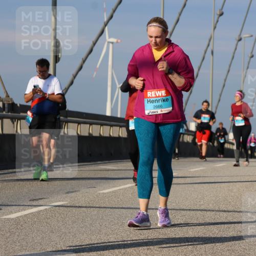03.10.2025 - Köhlbrandbrückenlauf Strokosch-Dieckow http://msf.ph/oto/9125315 03.10.2025 10:07:47 Position 2 3286, 2666 meine-sportfotos.de