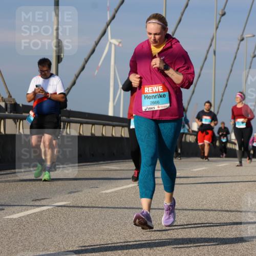 03.10.2025 - Köhlbrandbrückenlauf Strokosch-Dieckow http://msf.ph/oto/9125318 03.10.2025 10:07:47 Position 2 2666 meine-sportfotos.de