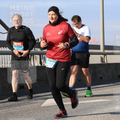 03.10.2025 - Köhlbrandbrückenlauf Strokosch-Dieckow http://msf.ph/oto/9125347 03.10.2025 10:07:57 Position 2 2483, 2517 meine-sportfotos.de