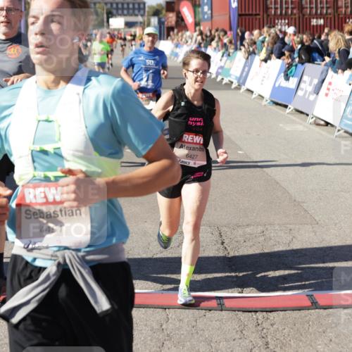 03.10.2025 - Köhlbrandbrückenlauf Jannik Wohlers http://msf.ph/oto/9125354 03.10.2025 13:07:05 Ziel 4152, 4249, 4444, 4451, 4588, 4804, 6065, 6423, 6427, 6467, 6799, 6822 meine-sportfotos.de
