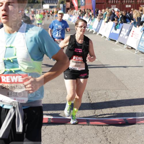 03.10.2025 - Köhlbrandbrückenlauf Jannik Wohlers http://msf.ph/oto/9125358 03.10.2025 13:07:05 Ziel 4152, 4249, 4444, 4451, 4588, 4804, 6065, 6423, 6427, 6467, 6799, 6822 meine-sportfotos.de