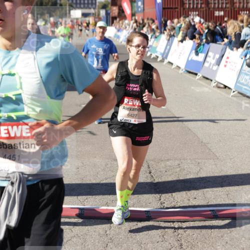 03.10.2025 - Köhlbrandbrückenlauf Jannik Wohlers http://msf.ph/oto/9125360 03.10.2025 13:07:05 Ziel 4152, 4249, 4444, 4451, 4588, 4804, 6065, 6423, 6427, 6467, 6799, 6822 meine-sportfotos.de
