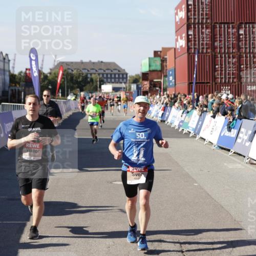 03.10.2025 - Köhlbrandbrückenlauf Jannik Wohlers http://msf.ph/oto/9125391 03.10.2025 13:07:06 Ziel 4152, 4249, 4444, 4451, 4588, 4804, 6065, 6302, 6423, 6427, 6467, 6799, 6822 meine-sportfotos.de