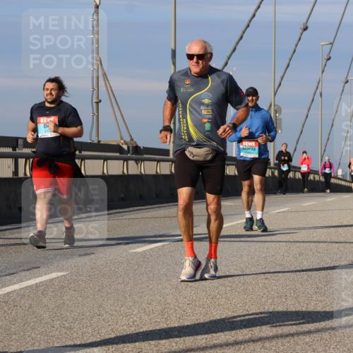 03.10.2025 - Köhlbrandbrückenlauf Strokosch-Dieckow http://msf.ph/oto/9125395 03.10.2025 10:08:02 Position 2 217 meine-sportfotos.de