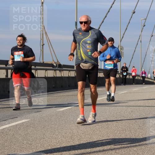 03.10.2025 - Köhlbrandbrückenlauf Strokosch-Dieckow http://msf.ph/oto/9125398 03.10.2025 10:08:02 Position 2 217 meine-sportfotos.de