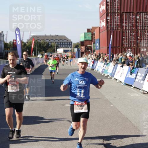 03.10.2025 - Köhlbrandbrückenlauf Jannik Wohlers http://msf.ph/oto/9125400 03.10.2025 13:07:06 Ziel 4152, 4249, 4444, 4451, 4588, 4804, 6065, 6302, 6423, 6427, 6467, 6799, 6822 meine-sportfotos.de
