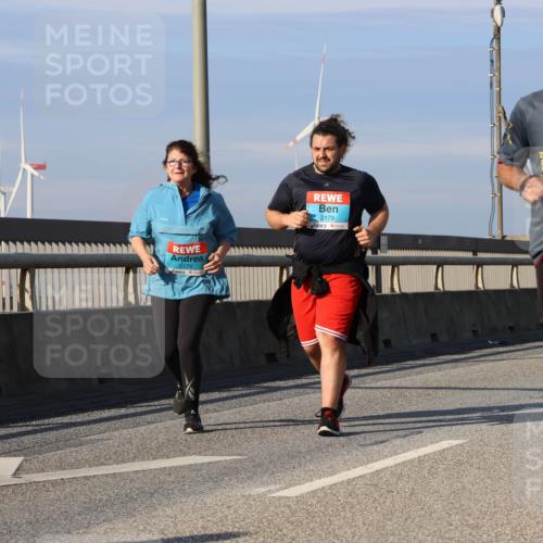 03.10.2025 - Köhlbrandbrückenlauf Strokosch-Dieckow http://msf.ph/oto/9125403 03.10.2025 10:08:03 Position 2 2178, 2179 meine-sportfotos.de