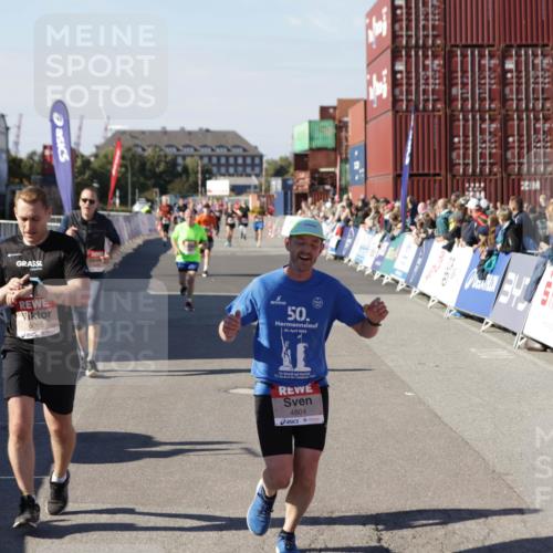 03.10.2025 - Köhlbrandbrückenlauf Jannik Wohlers http://msf.ph/oto/9125404 03.10.2025 13:07:06 Ziel 4152, 4249, 4444, 4451, 4588, 4804, 6065, 6302, 6423, 6427, 6467, 6799, 6822 meine-sportfotos.de