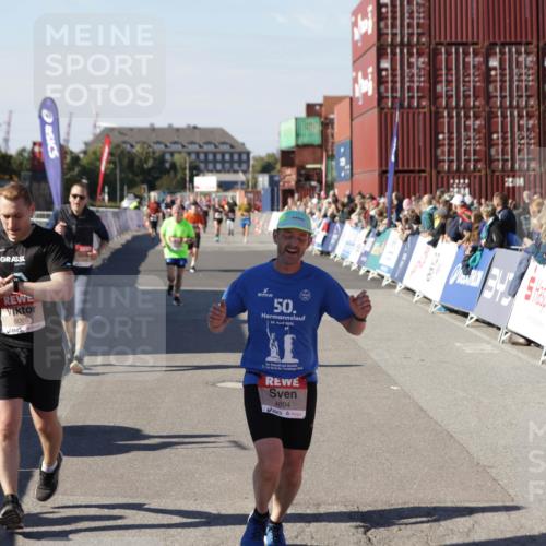03.10.2025 - Köhlbrandbrückenlauf Jannik Wohlers http://msf.ph/oto/9125407 03.10.2025 13:07:06 Ziel 4152, 4249, 4444, 4451, 4588, 4804, 6065, 6302, 6423, 6427, 6467, 6799, 6822 meine-sportfotos.de