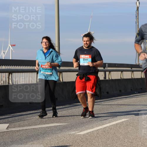03.10.2025 - Köhlbrandbrückenlauf Strokosch-Dieckow http://msf.ph/oto/9125410 03.10.2025 10:08:03 Position 2 2178, 2179 meine-sportfotos.de