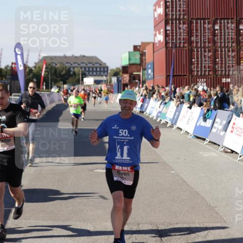 03.10.2025 - Köhlbrandbrückenlauf Jannik Wohlers http://msf.ph/oto/9125411 03.10.2025 13:07:06 Ziel 4152, 4249, 4444, 4451, 4588, 4804, 6065, 6302, 6423, 6427, 6467, 6799, 6822 meine-sportfotos.de