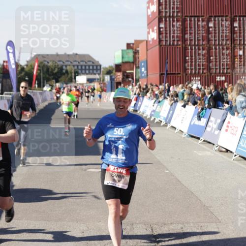 03.10.2025 - Köhlbrandbrückenlauf Jannik Wohlers http://msf.ph/oto/9125415 03.10.2025 13:07:07 Ziel 4152, 4249, 4444, 4451, 4588, 4804, 6065, 6302, 6423, 6427, 6467, 6799, 6822 meine-sportfotos.de