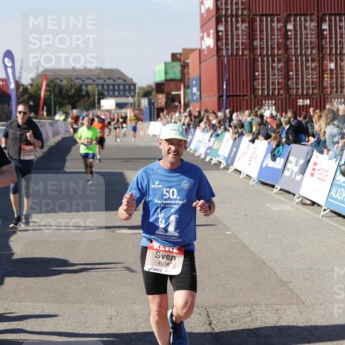 03.10.2025 - Köhlbrandbrückenlauf Jannik Wohlers http://msf.ph/oto/9125423 03.10.2025 13:07:07 Ziel 4152, 4249, 4444, 4451, 4588, 4804, 6065, 6302, 6423, 6427, 6467, 6799, 6822 meine-sportfotos.de