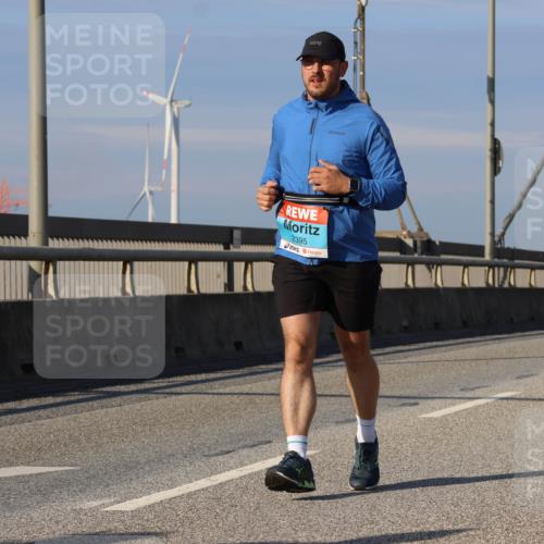 03.10.2025 - Köhlbrandbrückenlauf Strokosch-Dieckow http://msf.ph/oto/9125424 03.10.2025 10:08:06 Position 2 2395 meine-sportfotos.de