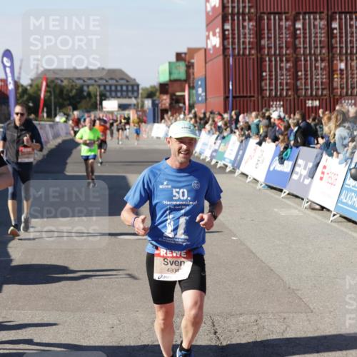 03.10.2025 - Köhlbrandbrückenlauf Jannik Wohlers http://msf.ph/oto/9125425 03.10.2025 13:07:07 Ziel 4152, 4249, 4444, 4451, 4588, 4804, 6065, 6302, 6423, 6427, 6467, 6799, 6822 meine-sportfotos.de