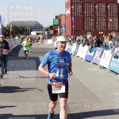 03.10.2025 - Köhlbrandbrückenlauf Jannik Wohlers http://msf.ph/oto/9125431 03.10.2025 13:07:07 Ziel 4152, 4249, 4444, 4451, 4588, 4804, 6065, 6302, 6423, 6427, 6467, 6799, 6822 meine-sportfotos.de