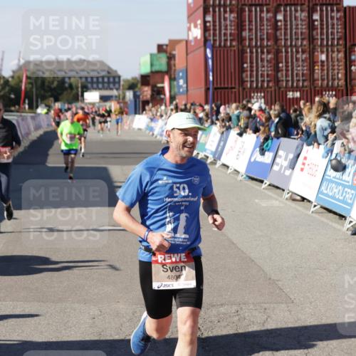 03.10.2025 - Köhlbrandbrückenlauf Jannik Wohlers http://msf.ph/oto/9125433 03.10.2025 13:07:07 Ziel 4152, 4249, 4444, 4451, 4588, 4804, 6065, 6302, 6423, 6427, 6467, 6799, 6822 meine-sportfotos.de