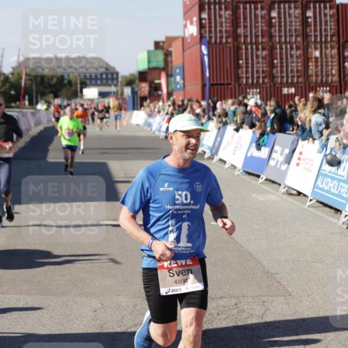 03.10.2025 - Köhlbrandbrückenlauf Jannik Wohlers http://msf.ph/oto/9125436 03.10.2025 13:07:07 Ziel 4152, 4249, 4444, 4451, 4588, 4804, 6065, 6302, 6423, 6427, 6467, 6799, 6822 meine-sportfotos.de